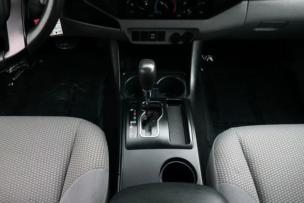 Toyota Tacoma photo 23
