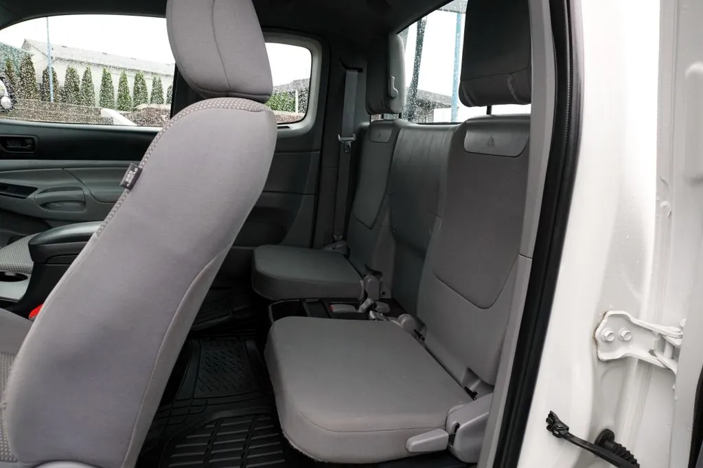 Toyota Tacoma photo 25