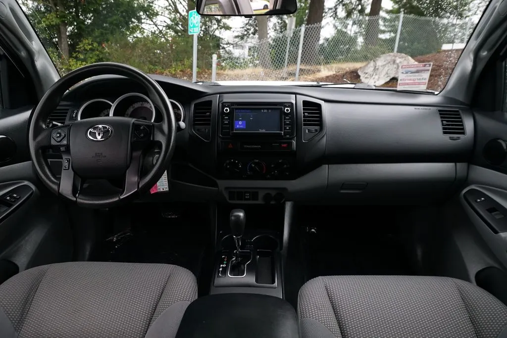Toyota Tacoma photo 15