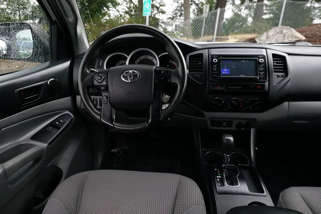 Toyota Tacoma photo 14