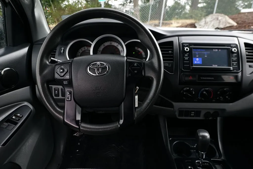 Toyota Tacoma photo 18