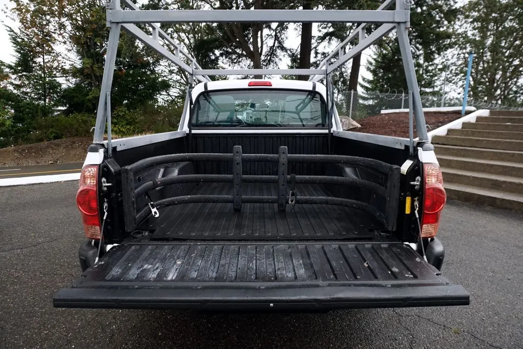 Toyota Tacoma photo 9