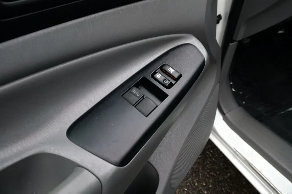 Toyota Tacoma photo 13