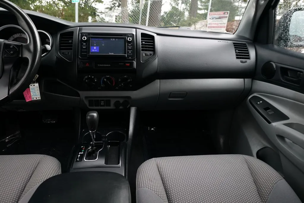 Toyota Tacoma photo 16