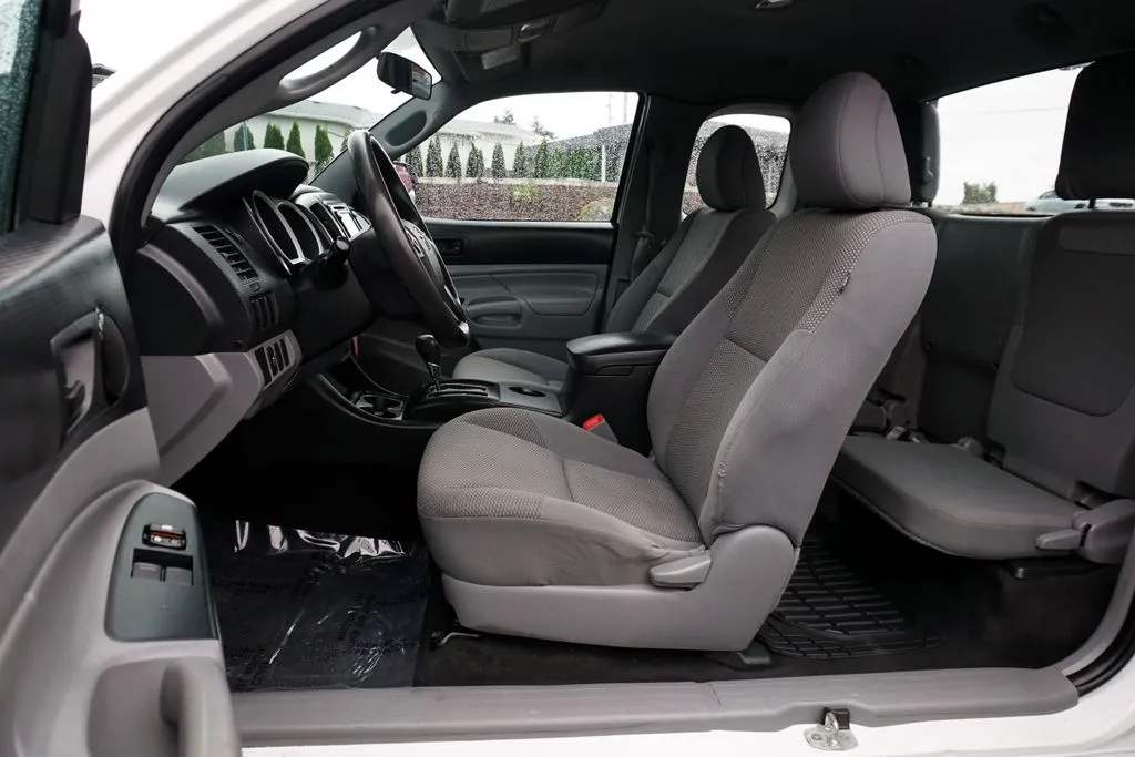 Toyota Tacoma photo 24