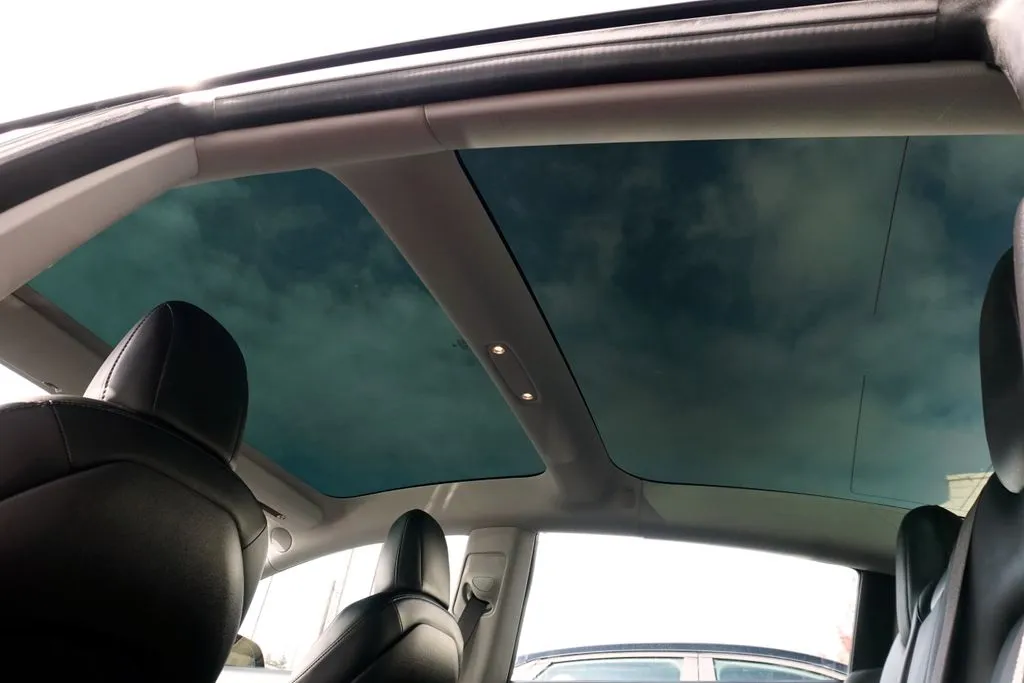 Tesla Model 3 photo 20