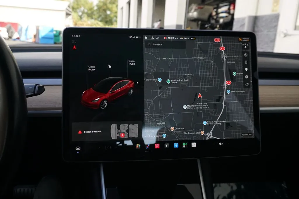 Tesla Model 3 photo 22