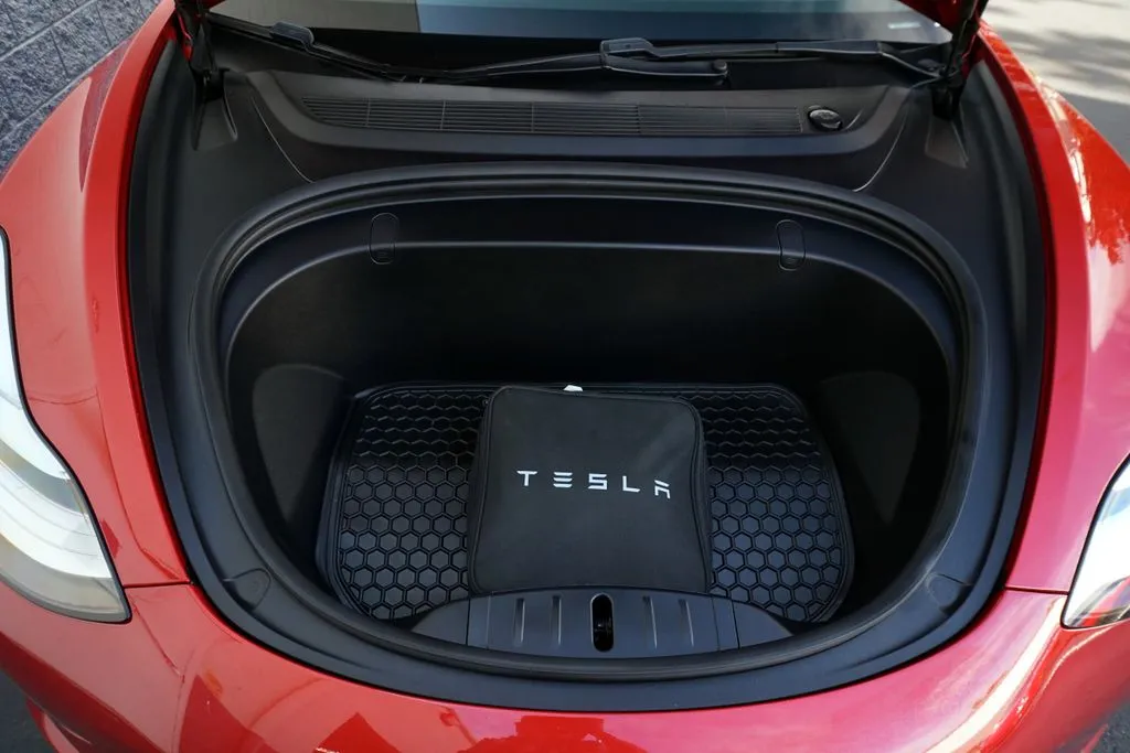Tesla Model 3 photo 12
