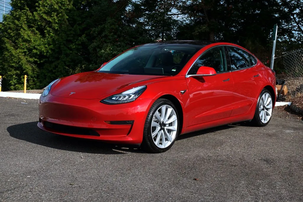 Tesla Model 3 photo 7