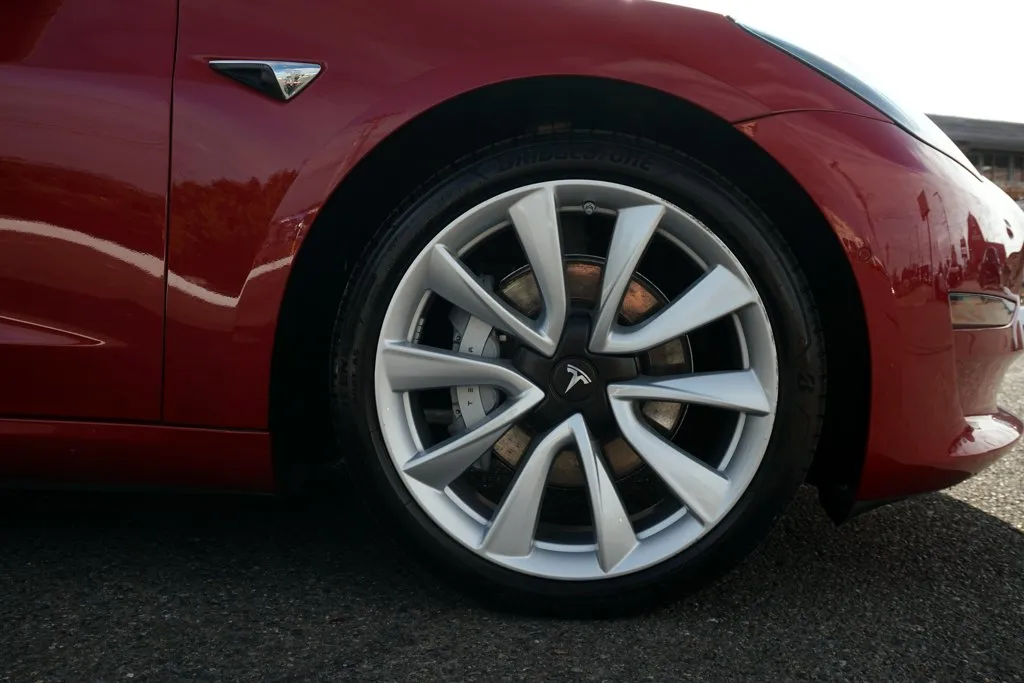Tesla Model 3 photo 10