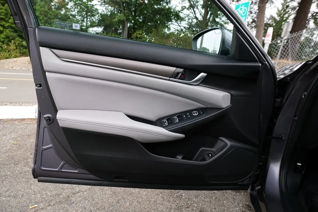 Honda Accord photo 11