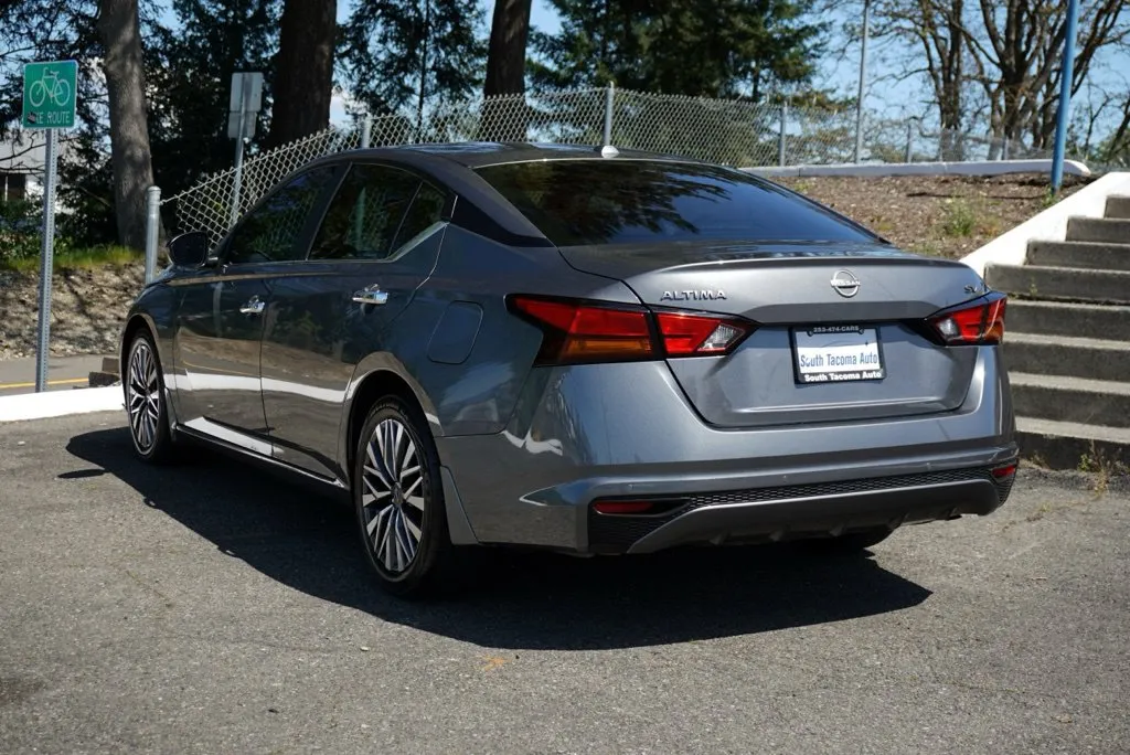 Nissan Altima photo 5