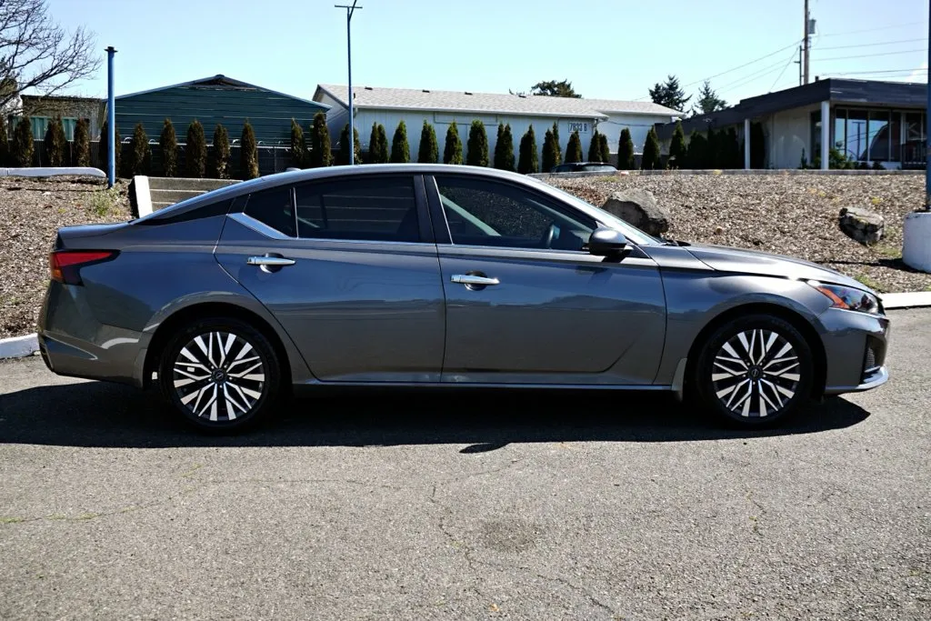Nissan Altima photo 6