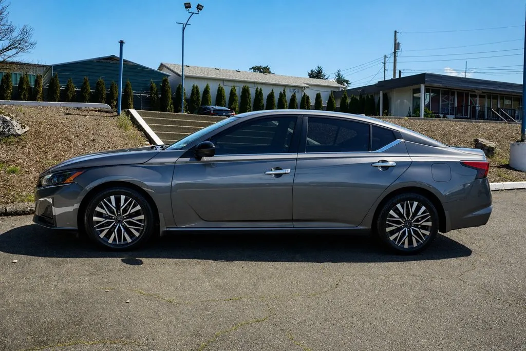Nissan Altima photo 8