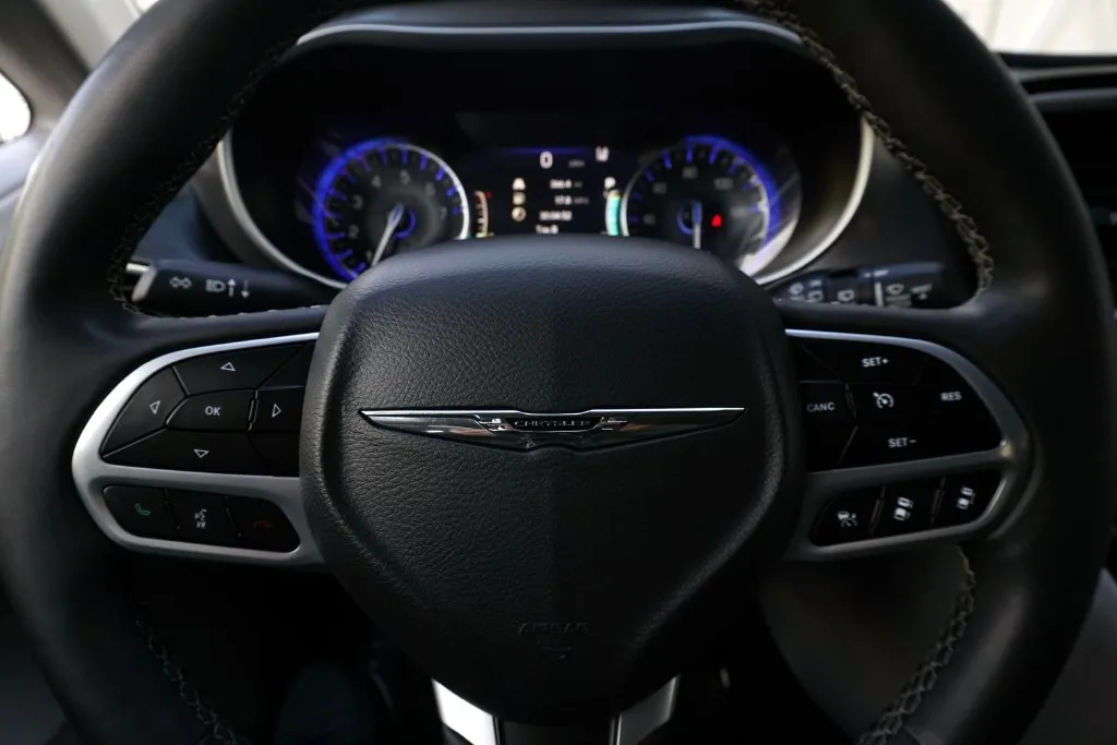 Chrysler Pacifica photo 13