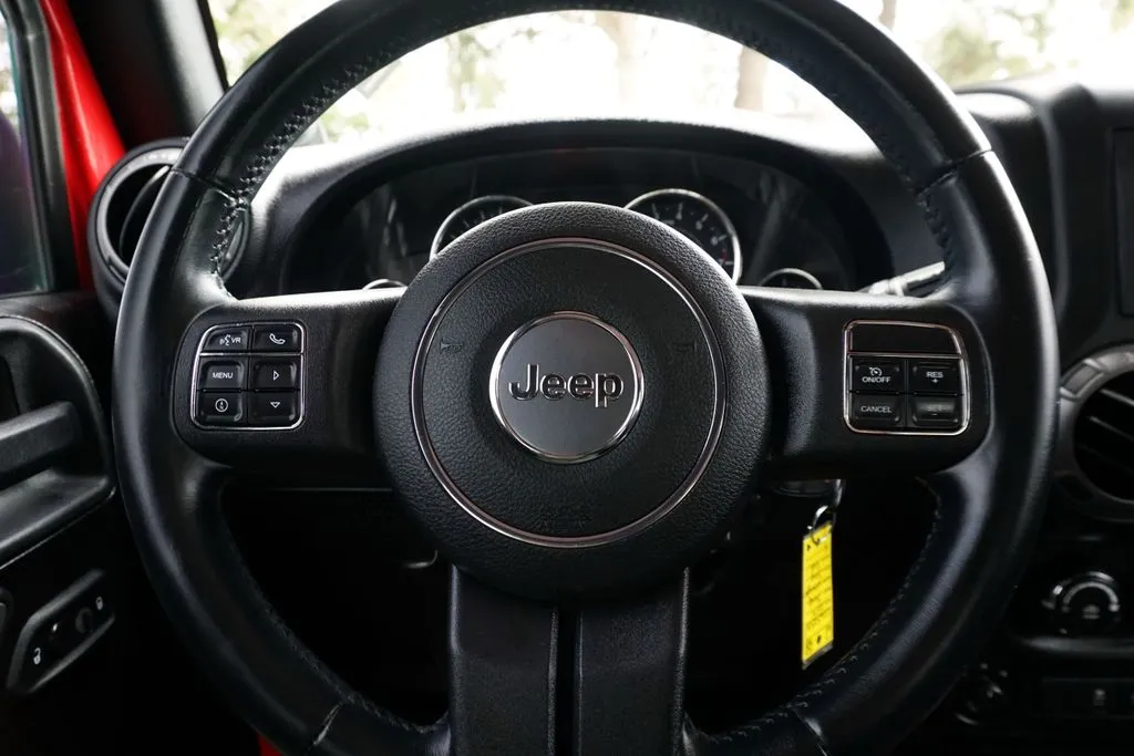 Jeep Wrangler photo 12