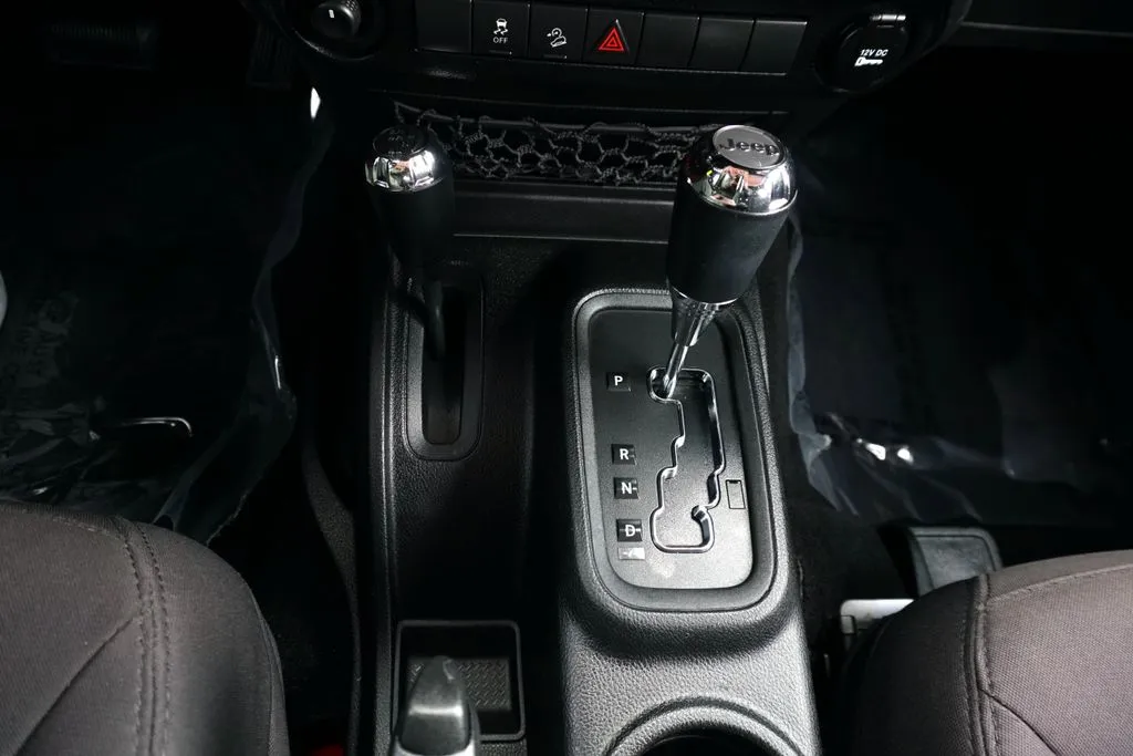 Jeep Wrangler photo 13