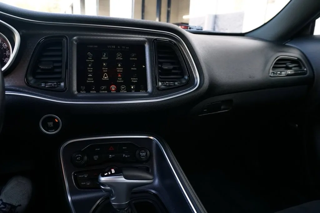 Dodge Challenger photo 18