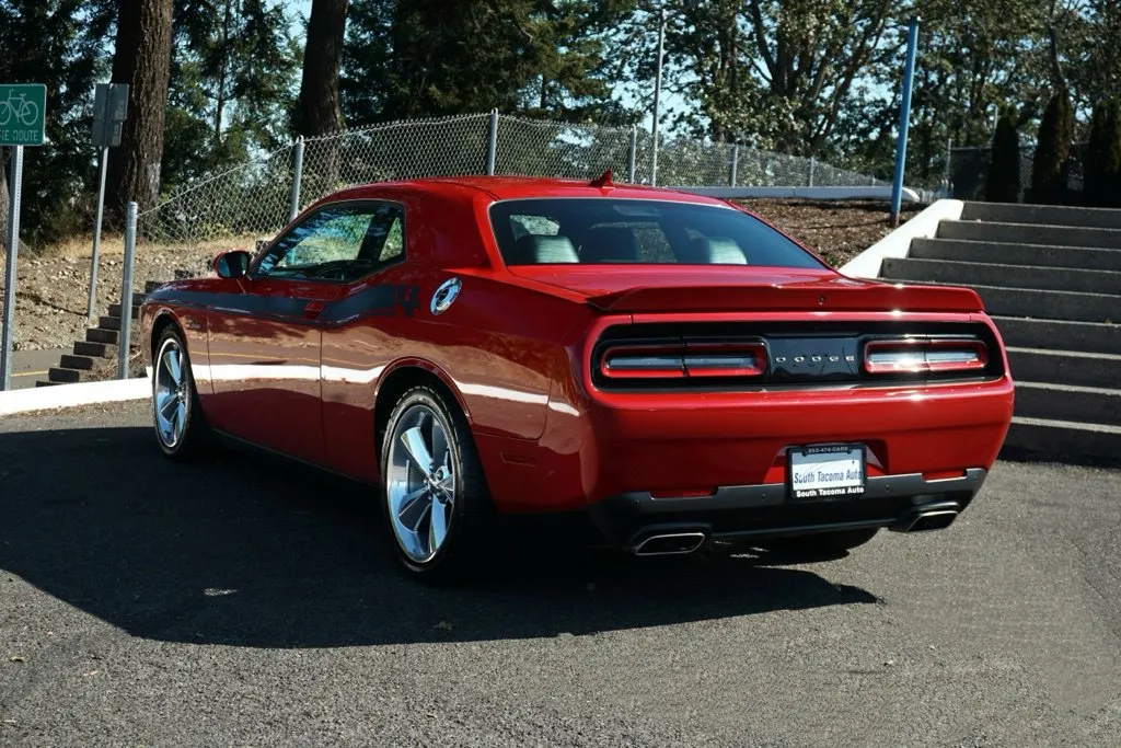 Dodge Challenger photo 7