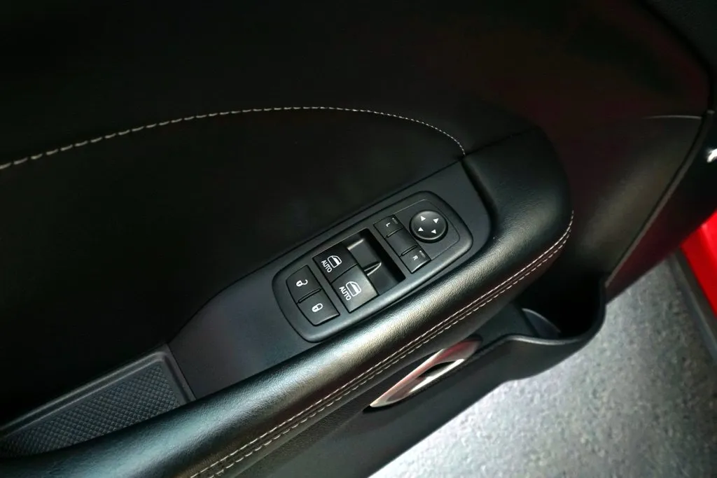 Dodge Challenger photo 15