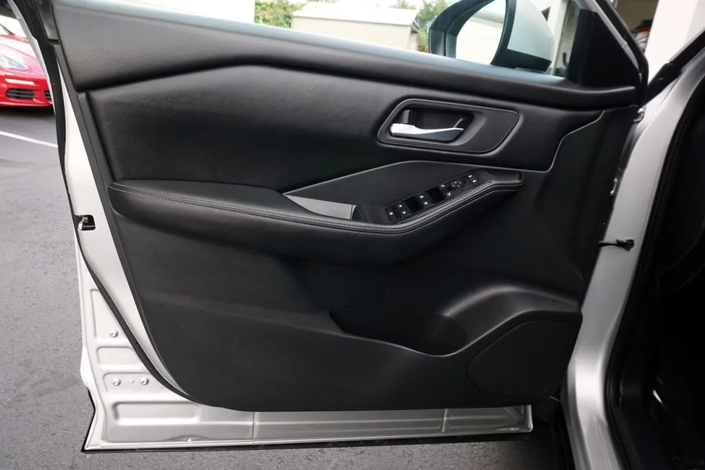 Nissan Rogue photo 11