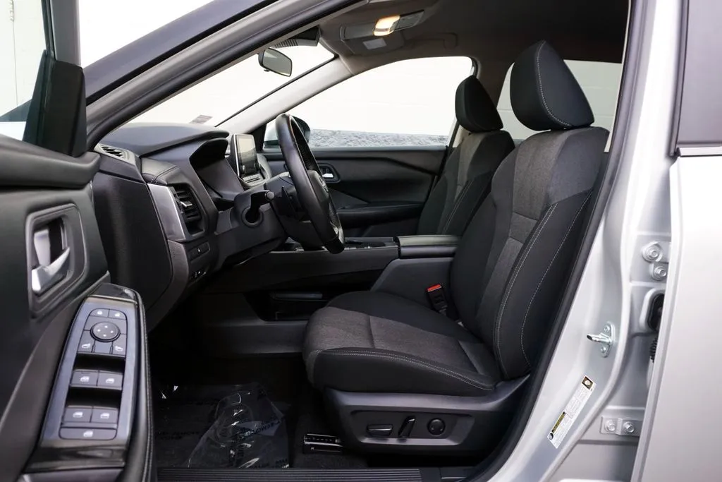 Nissan Rogue photo 17