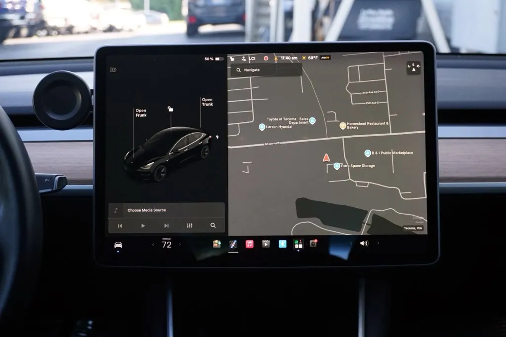 Tesla Model 3 photo 24