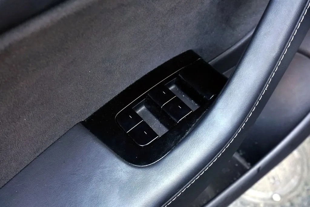 Tesla Model 3 photo 12
