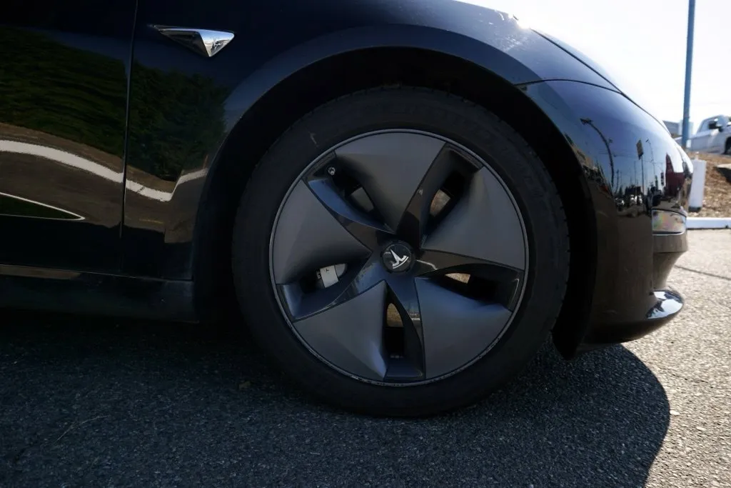 Tesla Model 3 photo 9