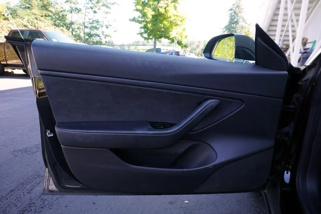 Tesla Model 3 photo 11