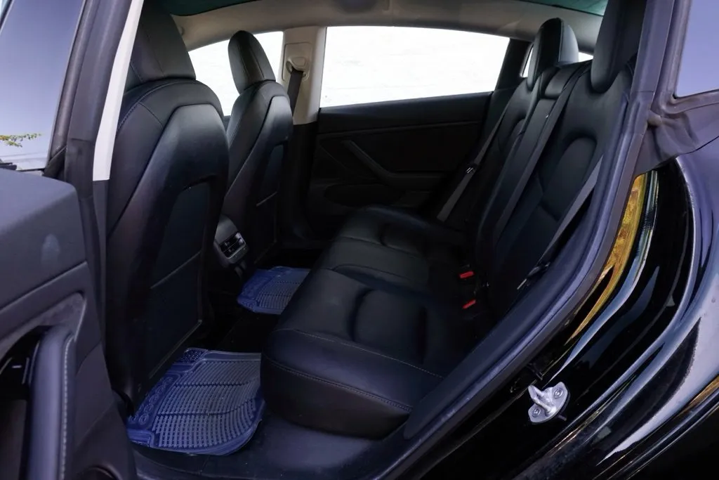 Tesla Model 3 photo 17