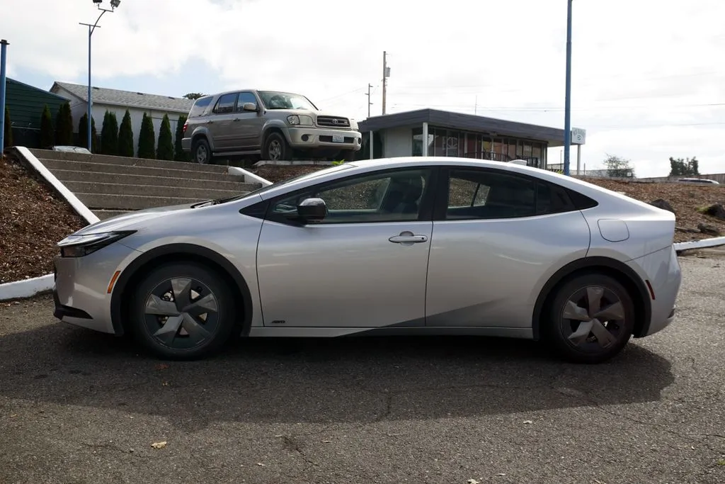 Toyota Prius photo 6