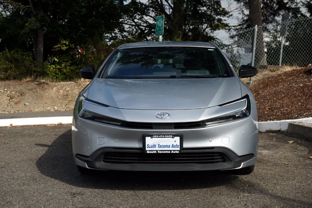 Toyota Prius photo 2