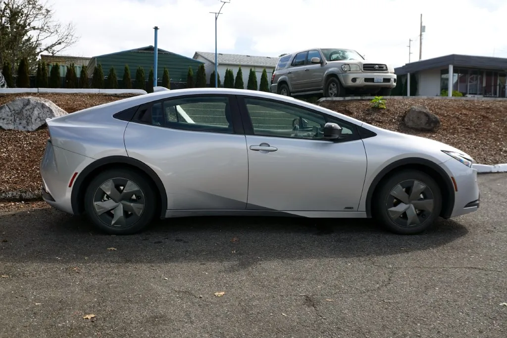 Toyota Prius photo 4