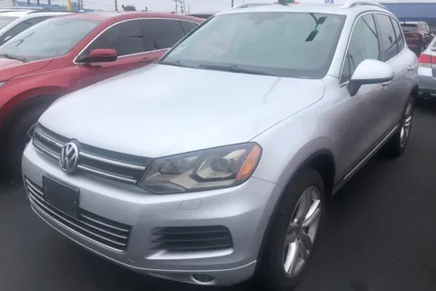 More photos of 2012 Volkswagen Touareg V6 TDI Sport AWD at South Tacoma Auto, WA