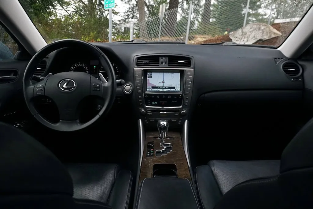 Lexus IS photo 14