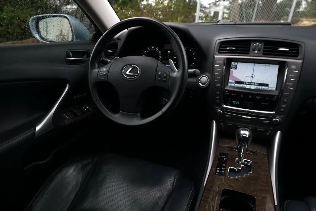 Lexus IS photo 22