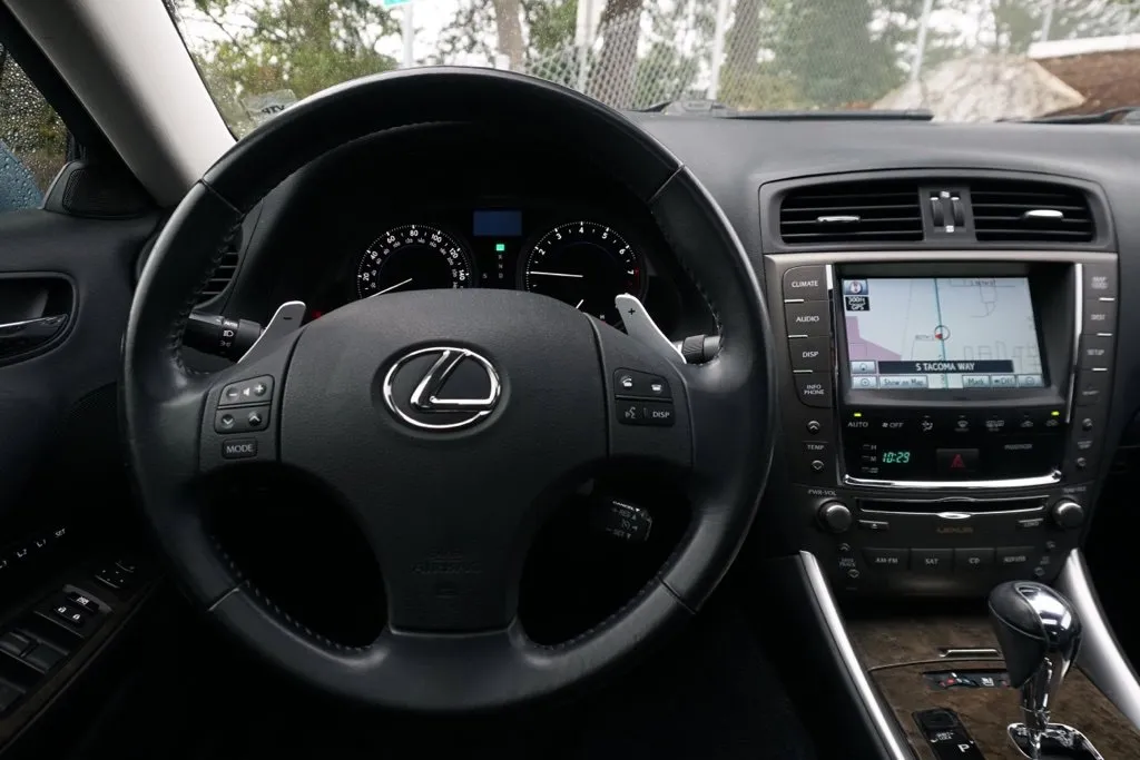 Lexus IS photo 21