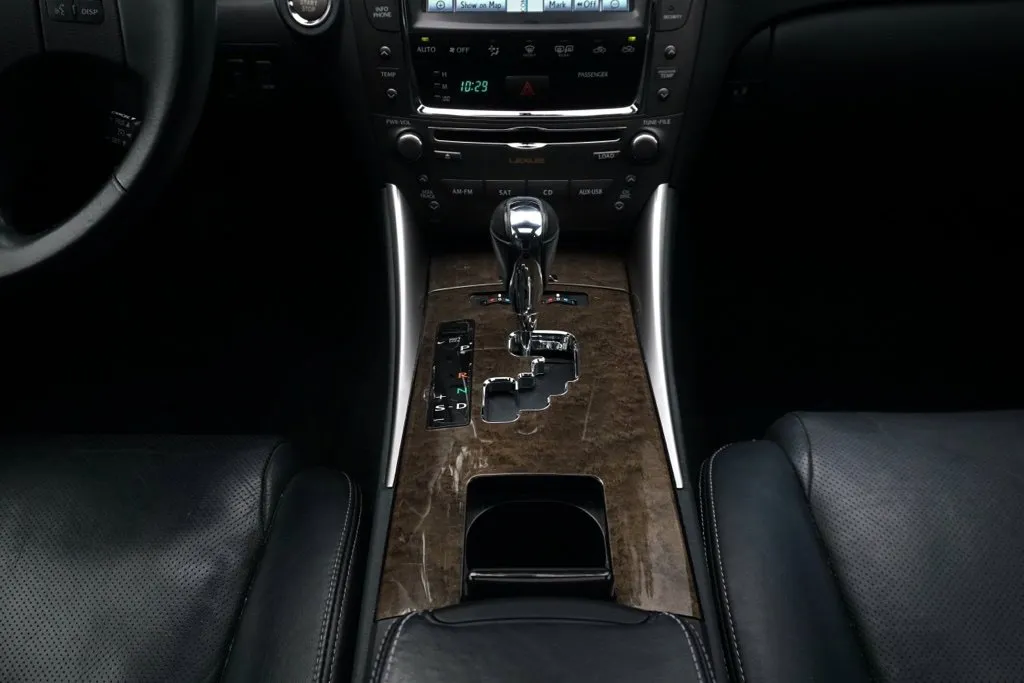 Lexus IS photo 23