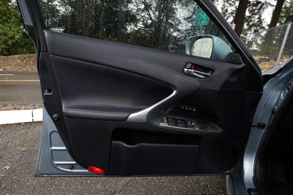 Lexus IS photo 11