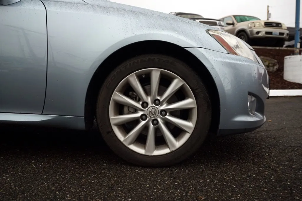 Lexus IS photo 9