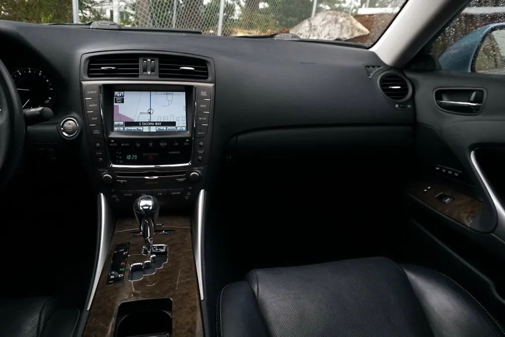 Lexus IS photo 15