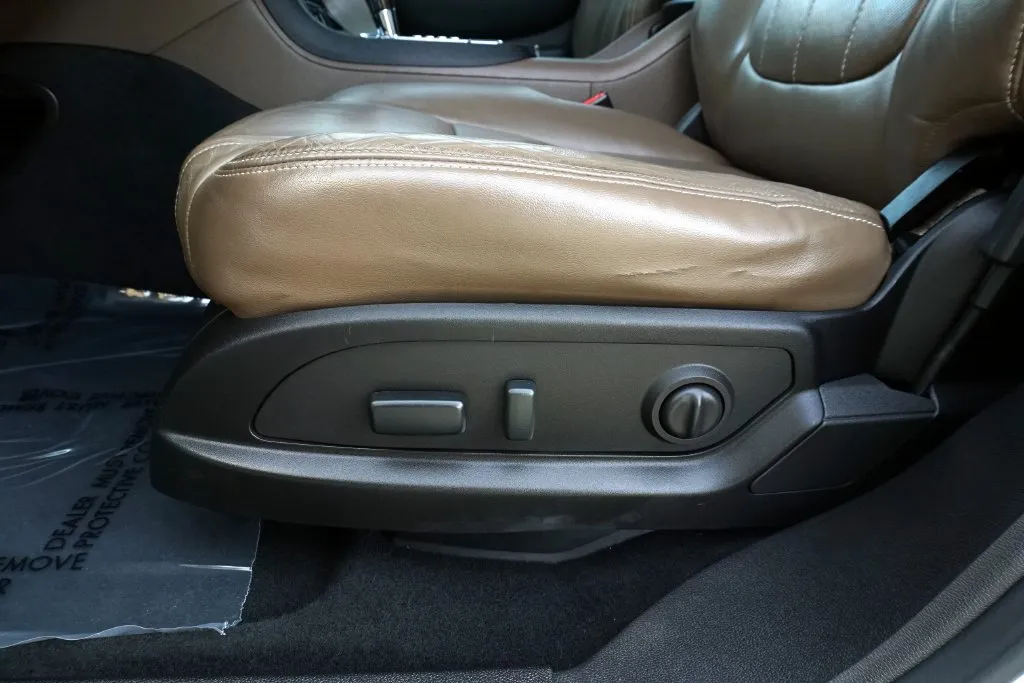 GMC Acadia photo 14