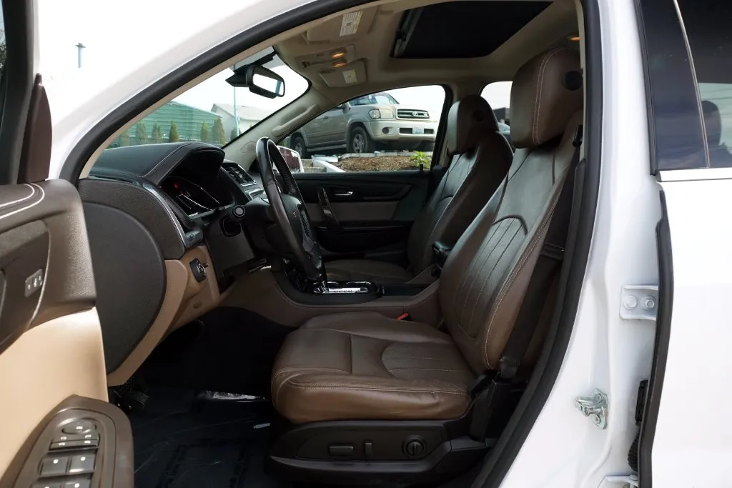 GMC Acadia photo 16