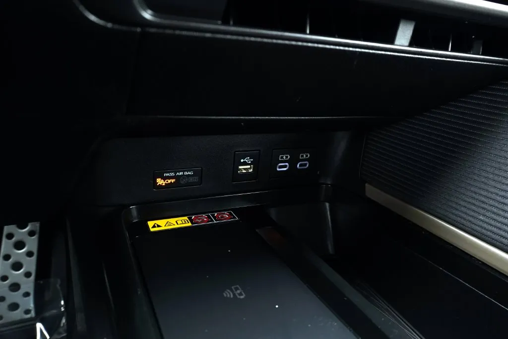 Toyota Camry photo 23