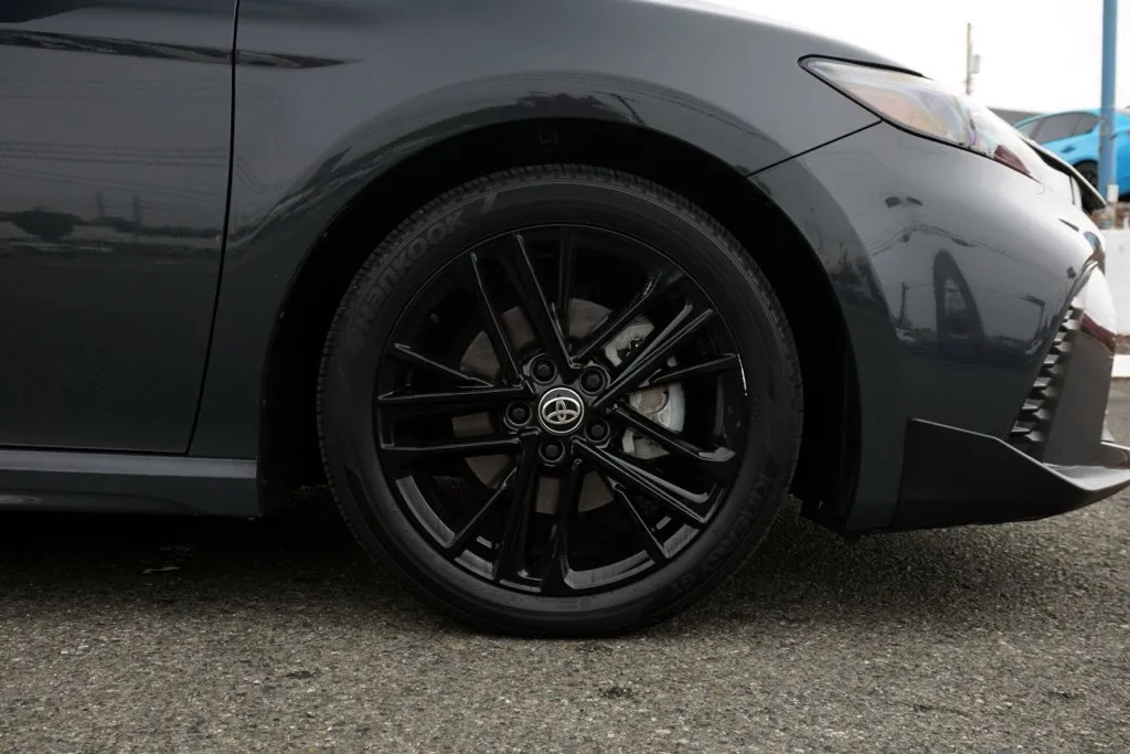 Toyota Camry photo 9