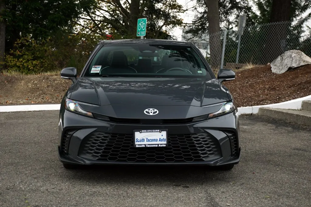 Toyota Camry photo 2