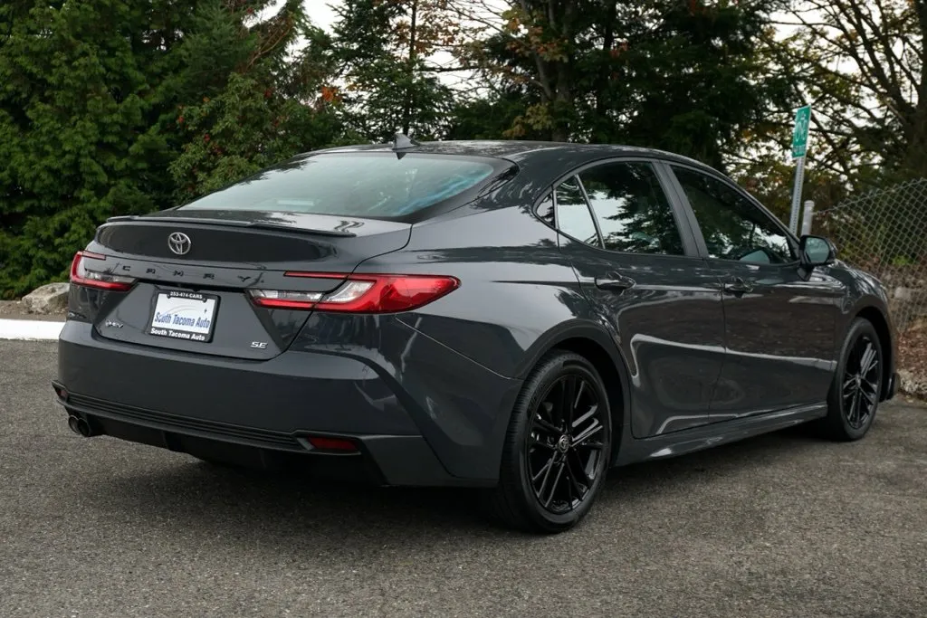 Toyota Camry photo 3