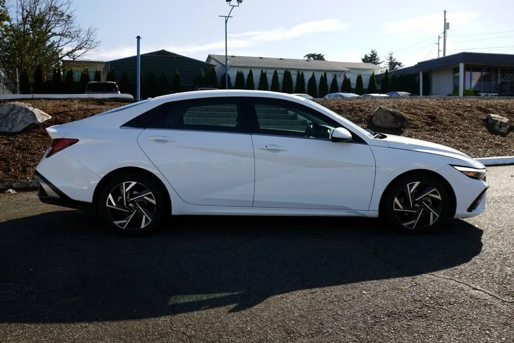 Hyundai Elantra photo 6