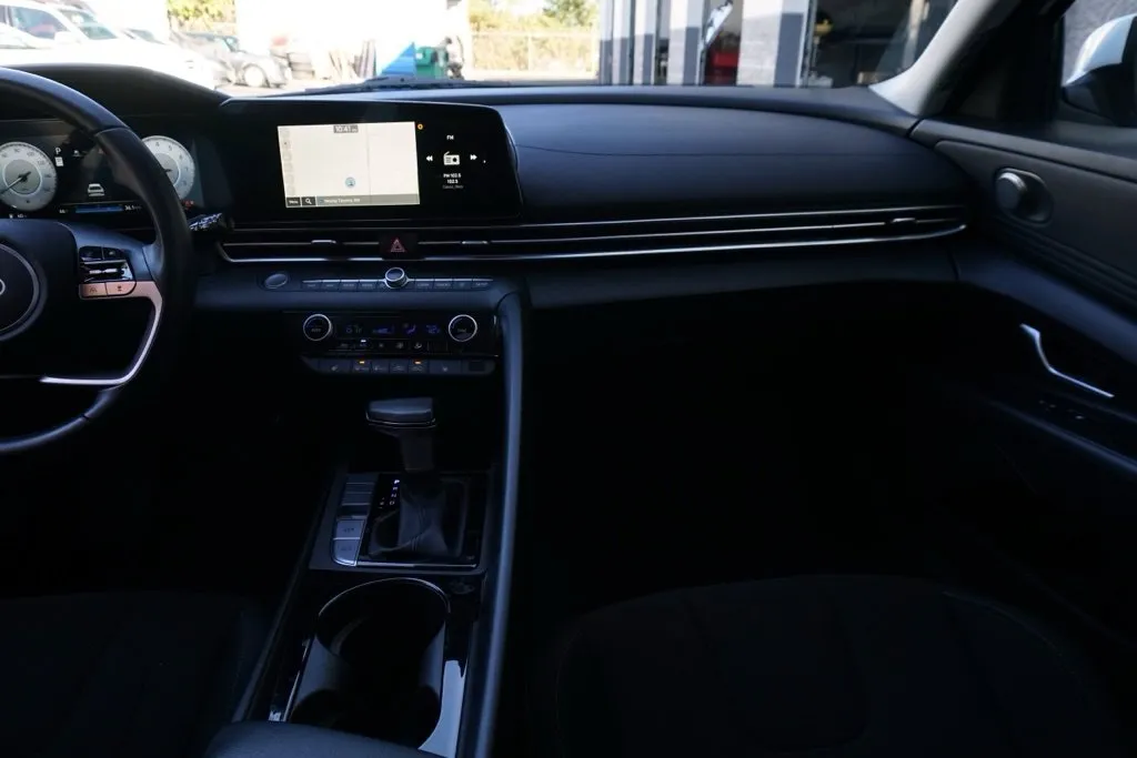 Hyundai Elantra photo 20